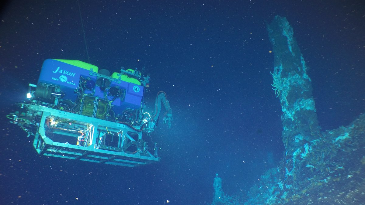 The remotely operated vehicle exploring a hydrothermal vent